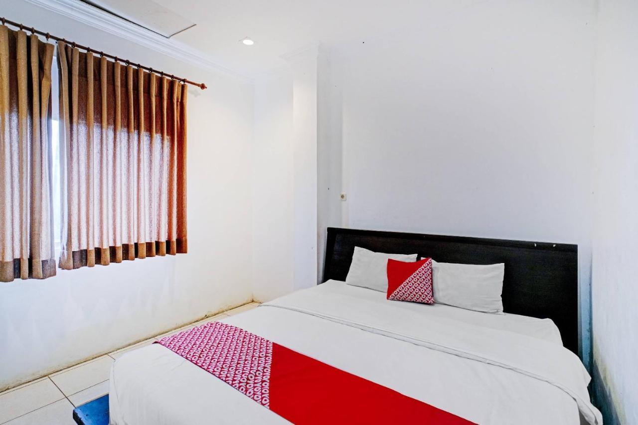 Oyo 90450 Sentra Inn Medan Luaran gambar