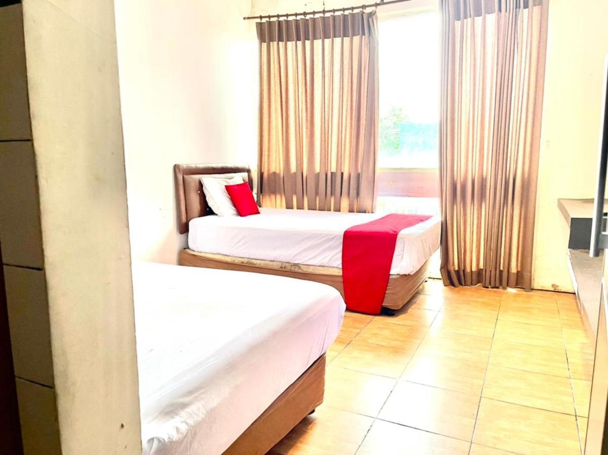 Oyo 90450 Sentra Inn Medan Luaran gambar